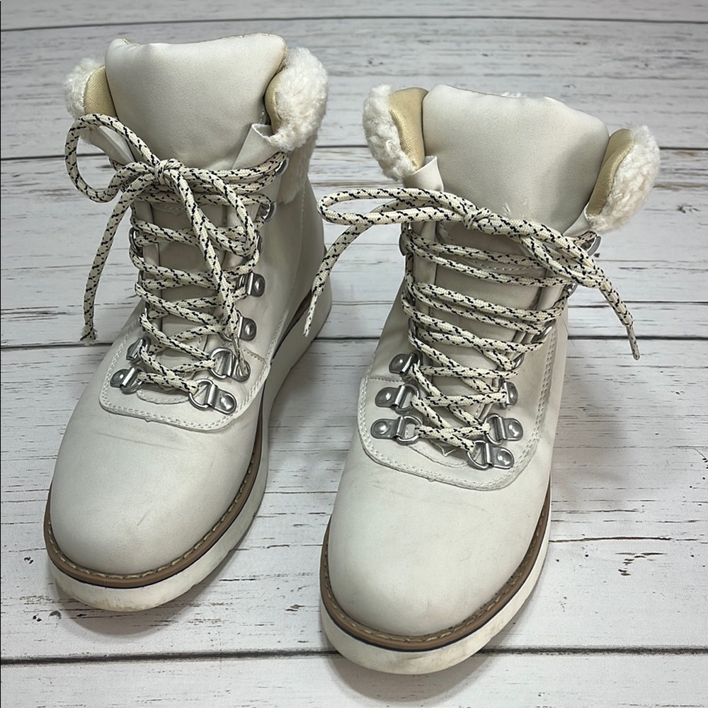 Esprit Whitney Winter White Boots Size 7M